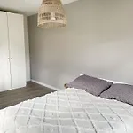 Apartament Czerwone Drzwi